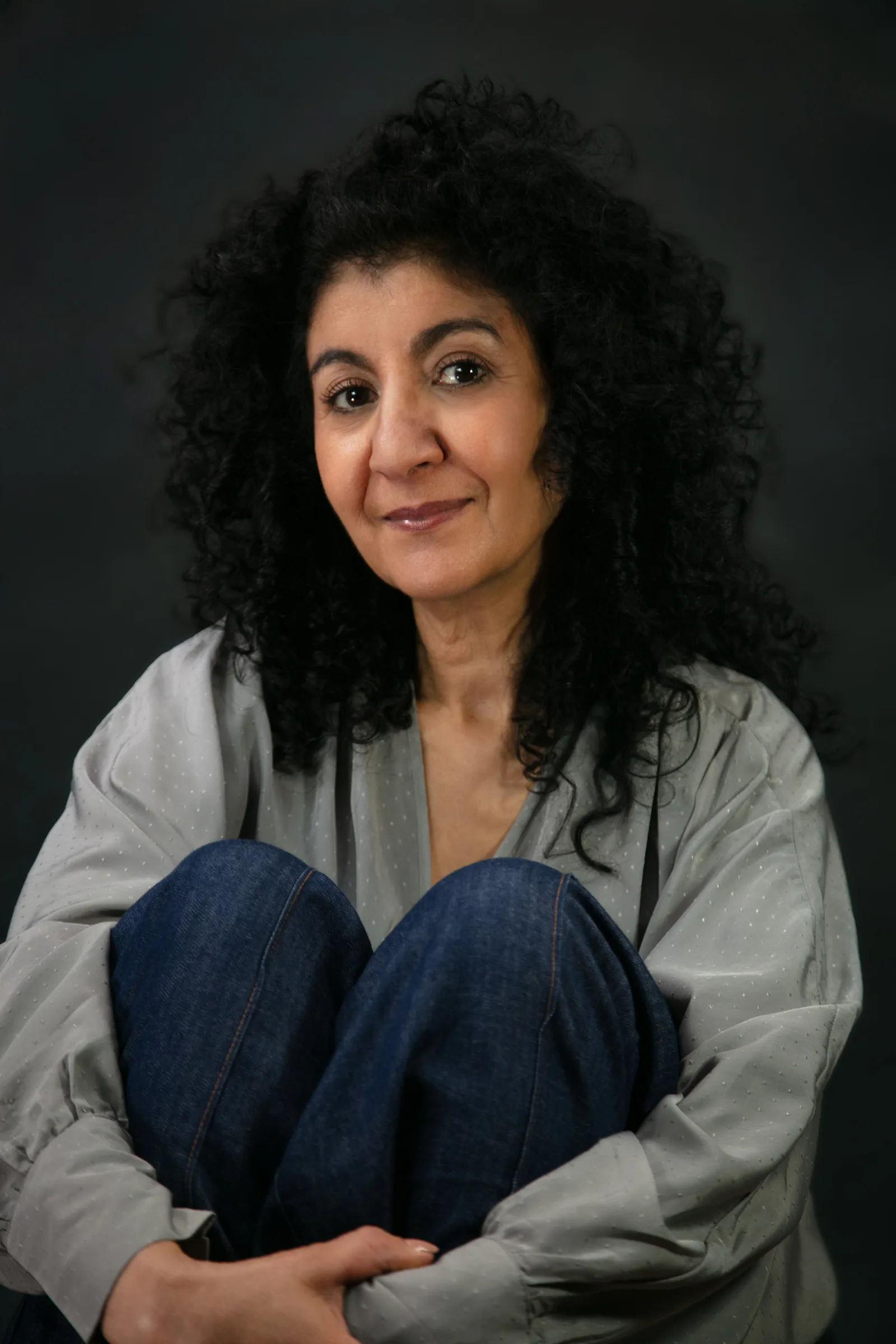Portrait d’Aicha sur fond noir