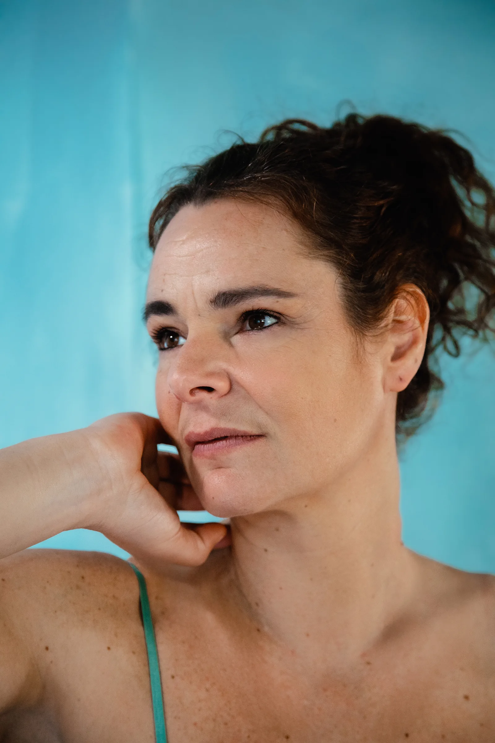 Portrait de comédienne en lumière douce